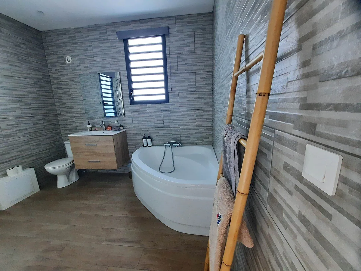 La salle de bains de la Victoria, avec sa baignoire